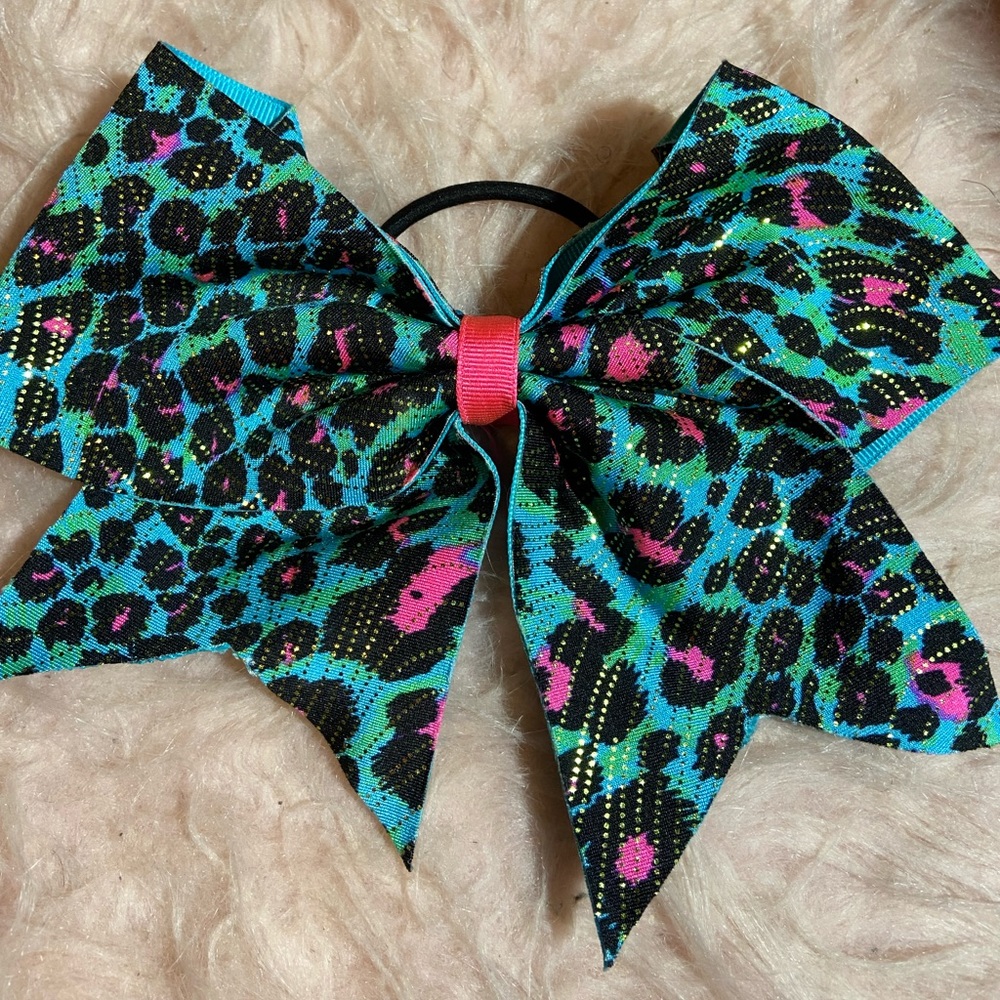 Girls cheer bow